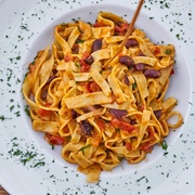 Pasta With Kidney Beans and Tomatoes