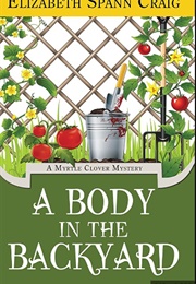 A Body in the Background (Myrtle Clover Mysteries #4) (Elizabeth Spann Craig)