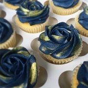 Blue Gold Cupcake
