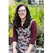 Catieosaurus (Bisexual, Demi/Graysexual, She/They)