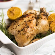 Pollo Al Romero Con Limón Y Piñones