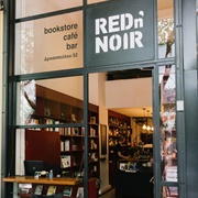 Red N' Noir, Kypseli