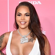 Renni Rucci (Bisexual, She/Her)