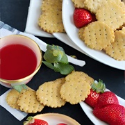 Mary's Crackers With Strawberry Juice