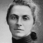 Human Rights Activist Emily Hobhouse Arrives in Cape Town