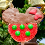 Minnie Mouse Holiday Krispie Treat