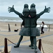Statue Annemieke En Rozemieke, Middelkerke