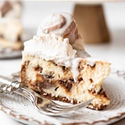 Cinnamon Roll Cheesecake
