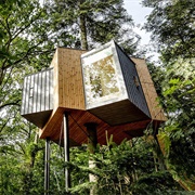 Lovtag Treetop Canopy Hotel