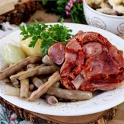 Butelo E Casulas (Stuffed Pork Stomach and Bean Pods)