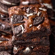 Hello Mama Bakery Jumbo Oreo Cookies and Cream Brownie Slab