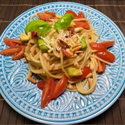 Spaghetti With Tomato, Avocado and Pine Nuts