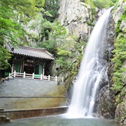 Hongryongsa Temple