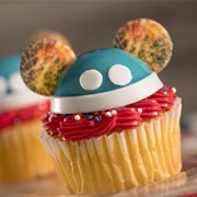 Creature Comforts and Restaurantsaurus Fourth of July Cupcake