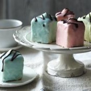 25 Fondant Fancies