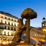 The Statue of the Bear and the Strawberry