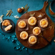 12 Yeast Buns for a New Years Breakfast