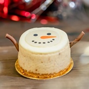 Jolly Holiday Bakery Cafe Snowman Cinnamon Roll Cheesecake