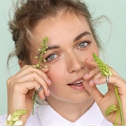 Jess Bush (Queer, She/Her)