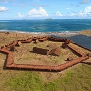 Pā'ula'ula / Russian Fort Elizabeth and King Kaumuali'i Statue