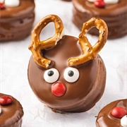 Reindeer Ritz Cracker Cookies