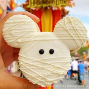 Mummy Mickey Macaron