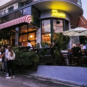 Epi Tis Dexamenis, Petralwna