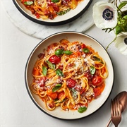 Tomato and Garlic Linguine Pasta