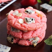 Strawberry Cookies 'N Cream Cookies