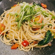 Spaghetti With Cherry Tomatoes and Herbs