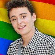 Noah Schnapp (Gay, He/Him)