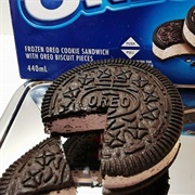 Oreo – Frozen Oreo Cookie Sandwich With Oreo Biscuit Pieces