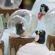 8 Snow Globe Cakes--Edible Christmas Scene on an Entrement