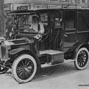 First Taxicabs With Taximeters   in London