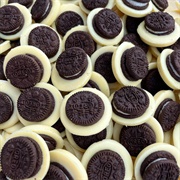 Bloc-O-Choc White Choc Oreo Blocochoc Buttons