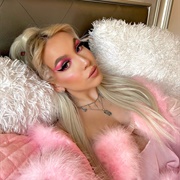 Head Bitch - Chrissy Chlapecka