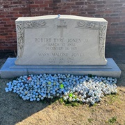 Bobby Jones Grave