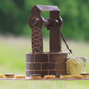 Chocolate Centerpiece, With White Chocolate and a Biscuit Element
