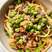 Bacon and Mushroom Linguine With Peas and Cheese