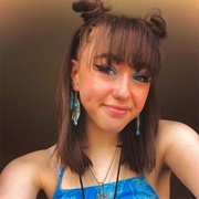 Evie Meg (Thistrippyhippie)