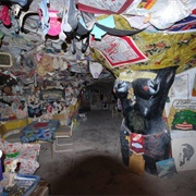 Crocodile Harry's Underground Nest & Dugout