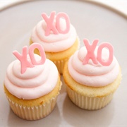 XO Sprinkle Cupcake