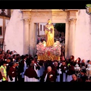 Watch the Procession of the Rainha Santa Isabel