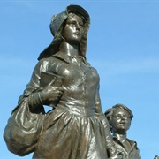 Pioneer Woman Statue