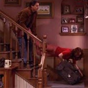 Everybody Loves Raymond: "Baggage" (S7,E22)