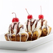 Orange and Cinnamon Roll Sundae (Orange Roll Delight)