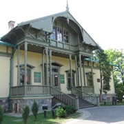 Loshitsa Manor and Park