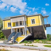 Tagurpidi Maja, Tartu, Estonia