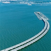 Monitor Merrimac Memorial Bridge Tunnel, Virginia, USA