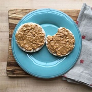 Puffed Rice Cakes With Peanut Butter